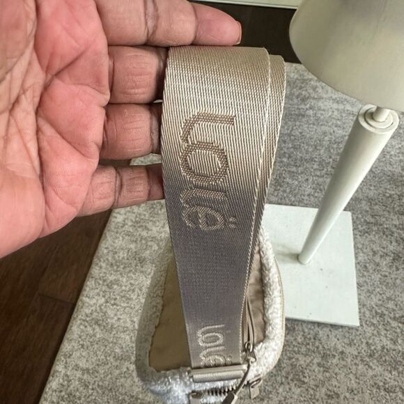 Lole’ Sherpa Belt Bag (cream) - Picture 5 of 8